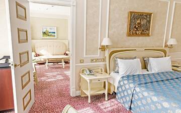 Полулюкс в Отеле Europe Hotel